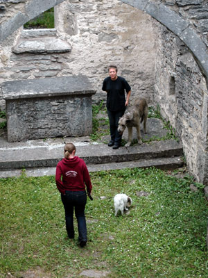 Susanne, Matte, Primus och jag vid Elinghems Ödekyrka